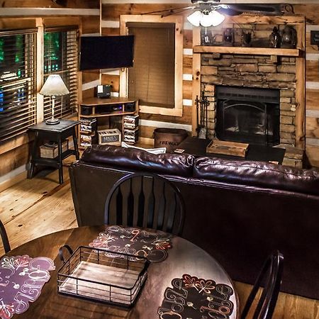 Hatfield Hideaway Pigeon Forge Exterior photo